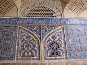 8 Vrijdagsmoskee in Esfahan (Masjed e Jome) uit de 8e tot 18e eeuw is een samensmelting van verschillende islamitische bouwstijlen.jpg