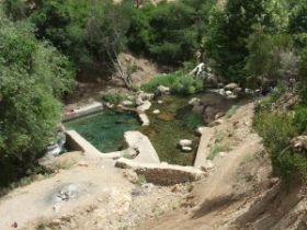 30 de vers waterbron, de reden voor deze enige kaviaarkwekerij in het zuiden van Iran.jpg