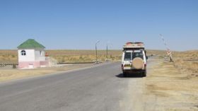 23 spoorweg overgang in Turkmenistan.jpg