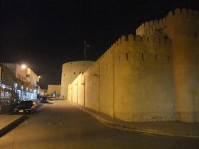 5 in Nizwa, een oase stadje met centraal een 17e eeuws fort, overnachten we weer in een hotelletje.jpg
