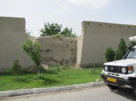 20 stukje originele muur van Geok Depe, waarachter 15000 Turkmenen sneuvelden als laatste weerstand tegen de Russen.jpg