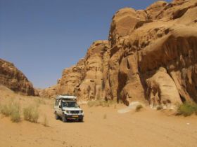 05verder door de woestijn tussen Wadi Rum en Aqaba.jpg