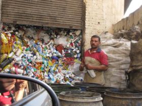 20 garbage city waar de mensen, veelal katholieken, leven en in hun huizen het afval scheiden.jpg