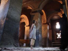 13 de in de grond uitgehakte kerken in Lalibela zijn majesteus.jpg