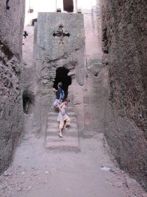 13 ingang van een kerk in het noordelijke deel van Lalibela.jpg