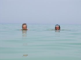 9 zwemmen in de Golf van Oman, Arabische Zee of is het al de Indische Oceaan.jpg