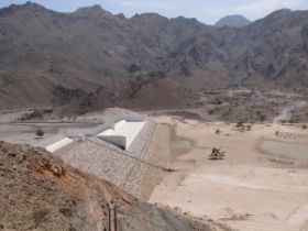 15 in aanbouw zijnde dam in Mussendam, Oman.jpg