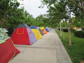 2 Kamperen met de locals in Esfahan park.jpg