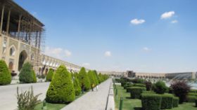 7 het Iman plein (Meidan e Emam) nu overdag, in Esfahan stad van 1,6 miljoen inwoners zonder hoogbouw in het centrum.jpg