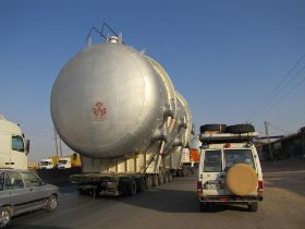 9 1 We worden ingehaald door een speciaal transport.jpg