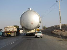 9 2 Althans voor ons speciaal, voor de iraniers is het gewoon een vrachtwagen.jpg
