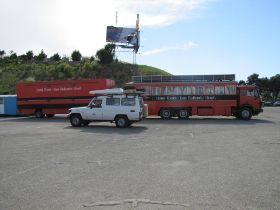 6 a1 Benieuwd of we deze overland truck bus in Mongolië ook weer tegenkomen, gevuld met veelal 60+'s.jpg
