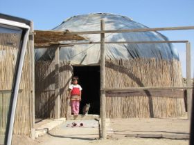 23 Turkmeense yurt onderweg.jpg
