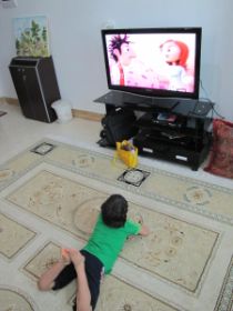 24 en s avonds op TV persische MTV, met dezelfde clips als bij ons (bloot dus) en in huis de nieuwste films, want in iran kennen ze geen copyright.jpg