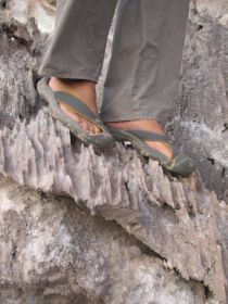 25 AUWS, maar onze slippers beschermen ook tegen zout bergen met spitse punten.jpg