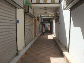 3 gezellig wandelen we over de bazaar.jpg