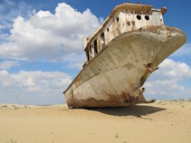 27 boten in het zand.jpg