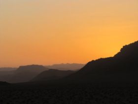 05genieten van de zonsondergangen.jpg