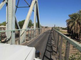 16 ja we rijden wel over de goede brug en het past maar net.jpg