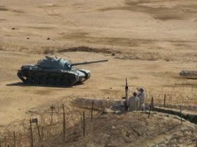 13 israelische tanks achter gebleven in sinai egypte.jpg