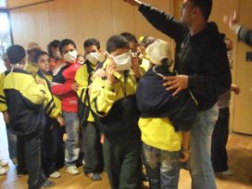 14 schoolreisje ten tijde van de flu, alle varkens in het land zijn al gedood en 5 dagen later gingen de scholen voor 3 weken dicht.jpg