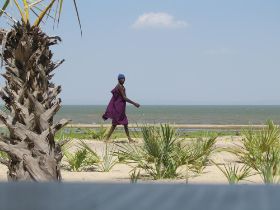 31 meer dan 35 graden, wij in zwembroek en hij met muts op.jpg