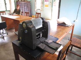 1 22 de stencilmachine wordt hier nog bijna wekelijks gebruikt.jpg