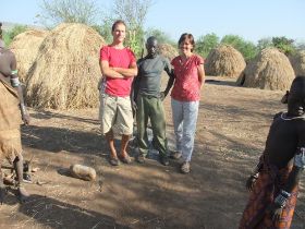 27 onze scout die ons beschermd in het Mursi dorp, waartegen.jpg