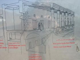 de straat zoals ie was, rechts is de huidige straat. De 2-laags winkelstraat behoort tot de opgravingen.jpg