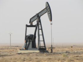 waarom de diesel hier wel goedkoop is en het gas bij ons helemaal niet zo erg, olie in de woestijn.jpg