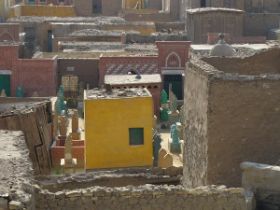 20 dead city in Cairo, waar de mensen echt wonen in de masulea graven van anderen.jpg