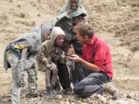 02 het blijft leuk met die enthousiaste ethiopische kindjes.jpg