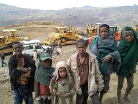 02 tot hier gaat de weg naar Mount Dashen, de hoogste berg van Ethiopie.jpg