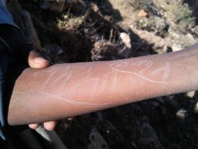 10 emiel en saskia in het Amharic geschreven.jpg