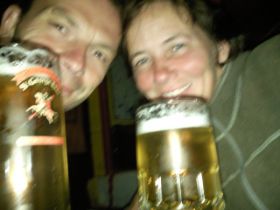 17 gezellig uit en aan het bier na wat islam landen.jpg