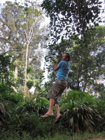 13 tja, het is het net niet, maar idee was Tarzan hangend aan een liaan.jpg