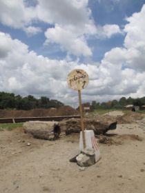 2 26 pole pole, oftewel langzaam langzaam werk aan de weg, en gelukkig met pijlen zodat je precies weet hoe je omleiding er uitziet.jpg