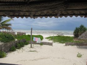 4 20 vieuw uit ons huisje in het oosten van zanzibar.jpg