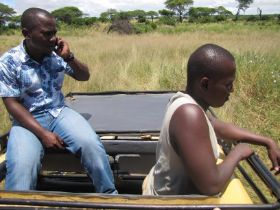 5 325 natuurlijk wordt deze fantastische kill van impala door twee jachtluipaarden doorgebeld naar collega rangers gidsen maar zelfs dan komt er in Ruaha geen tweede toerist bij staan.jpg
