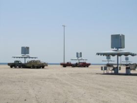 15 toyota's onder de parasol op het strand in Oman.jpg