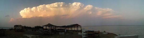 naderende onweersbui boven het red sea resort