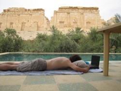 In Palmyra, stad van de palmen, slapen we heerlijk op een Bedoienencamping naast de ruines In Palmyra, stad van de palmen, slapen we heerlijk op een Bedoienencamping naast de ruines