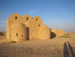 Quasr Al Tuba, een woestijnkasteel in het oosten van Jordani Quasr Al Tuba, een woestijnkasteel in het oosten van Jordani
