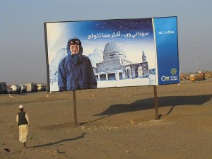 reclamebord in woestijn reclamebord in woestijn
