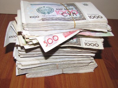 25 1 Oezbeeks geld, 1 Sum is € 0.0004509, het grootste biljet in Oezbekistan is 1.000 Sum waard, dus zo'n 45 cent !!!! 25 1 Oezbeeks geld, 1 Sum is € 0.0004509, het grootste biljet in Oezbekistan is 1.000 Sum waard, dus zo'n 45 cent !!!!