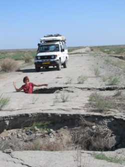 27 putholes, ja soms treffen wij ook een gat in de weg, gelukkig stopte Saskia net op tijd, want hier omheen rijdend tref je toch de volgende