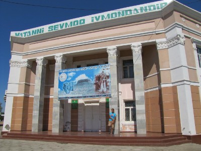28 dit museum met de verboden russische kunst kon blijven bestaan omdat het zover van Moskou af lag 28 dit museum met de verboden russische kunst kon blijven bestaan omdat het zover van Moskou af lag