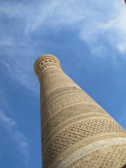 29 Kalon Minaret, zo hoog en magnifiek dat Djengis Khan zijn hoed afviel toen hij omhoog keek, en de toren daarom spaarde 29 Kalon Minaret, zo hoog en magnifiek dat Djengis Khan zijn hoed afviel toen hij omhoog keek, en de toren daarom spaarde