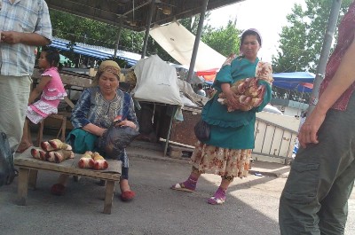 8 vlees kopen op de markt, lekker bokkepootje