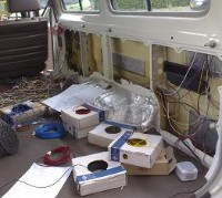 het aantal meters draad in de auto is ontelbaar. het aantal meters draad in de auto is ontelbaar.
